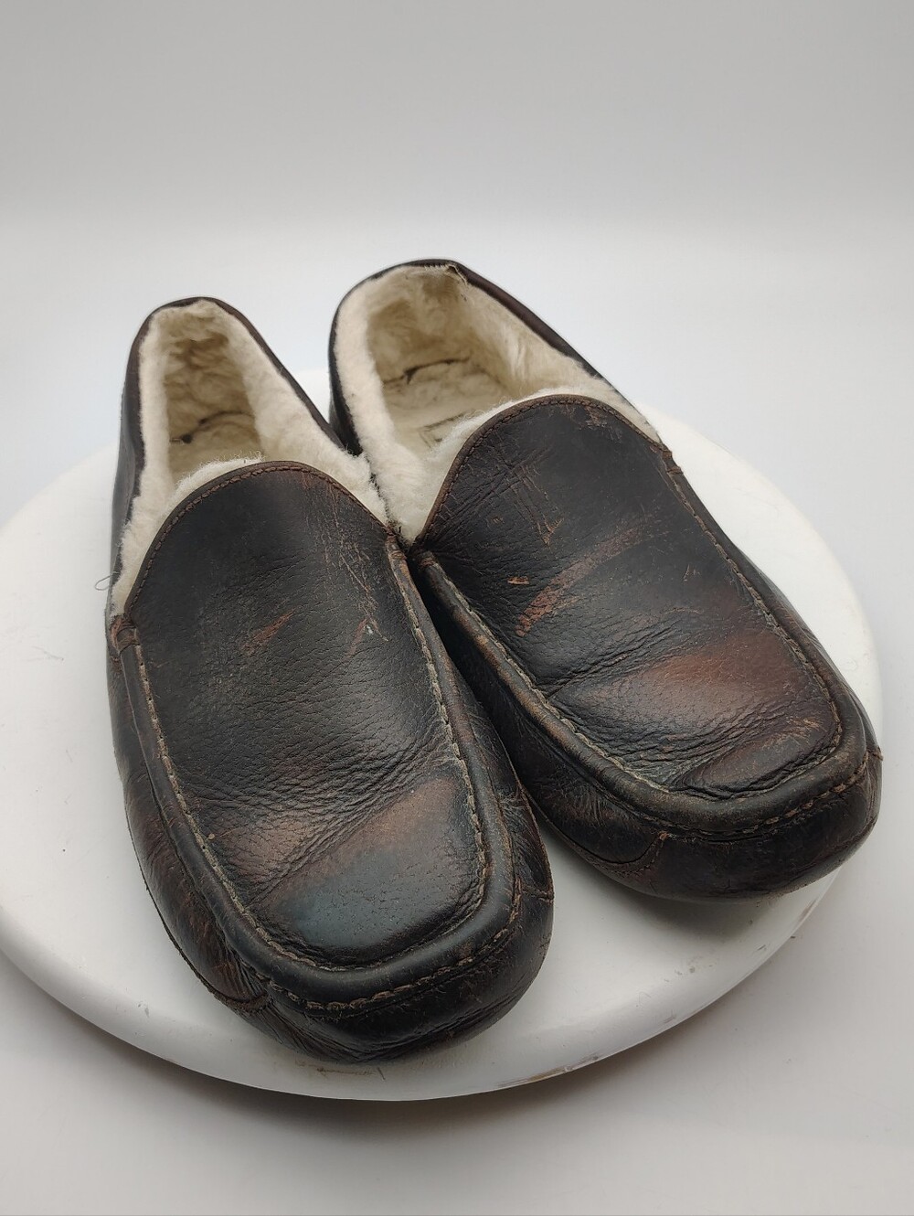 Men's UGG Brown Leather Slip-On Moccasin Loafer with Shearling Lining Size 11
